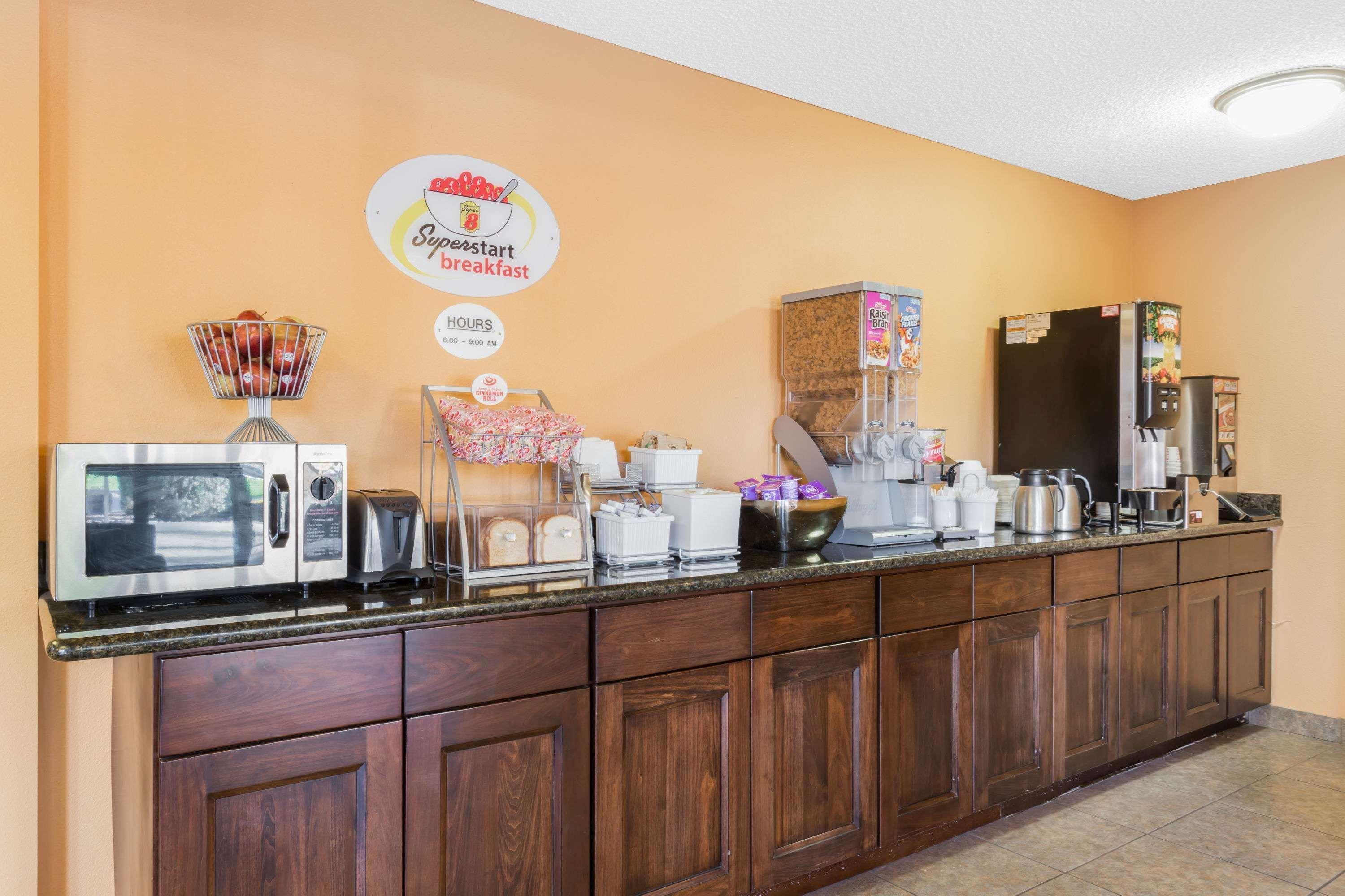 Super 8 By Wyndham Lagrande